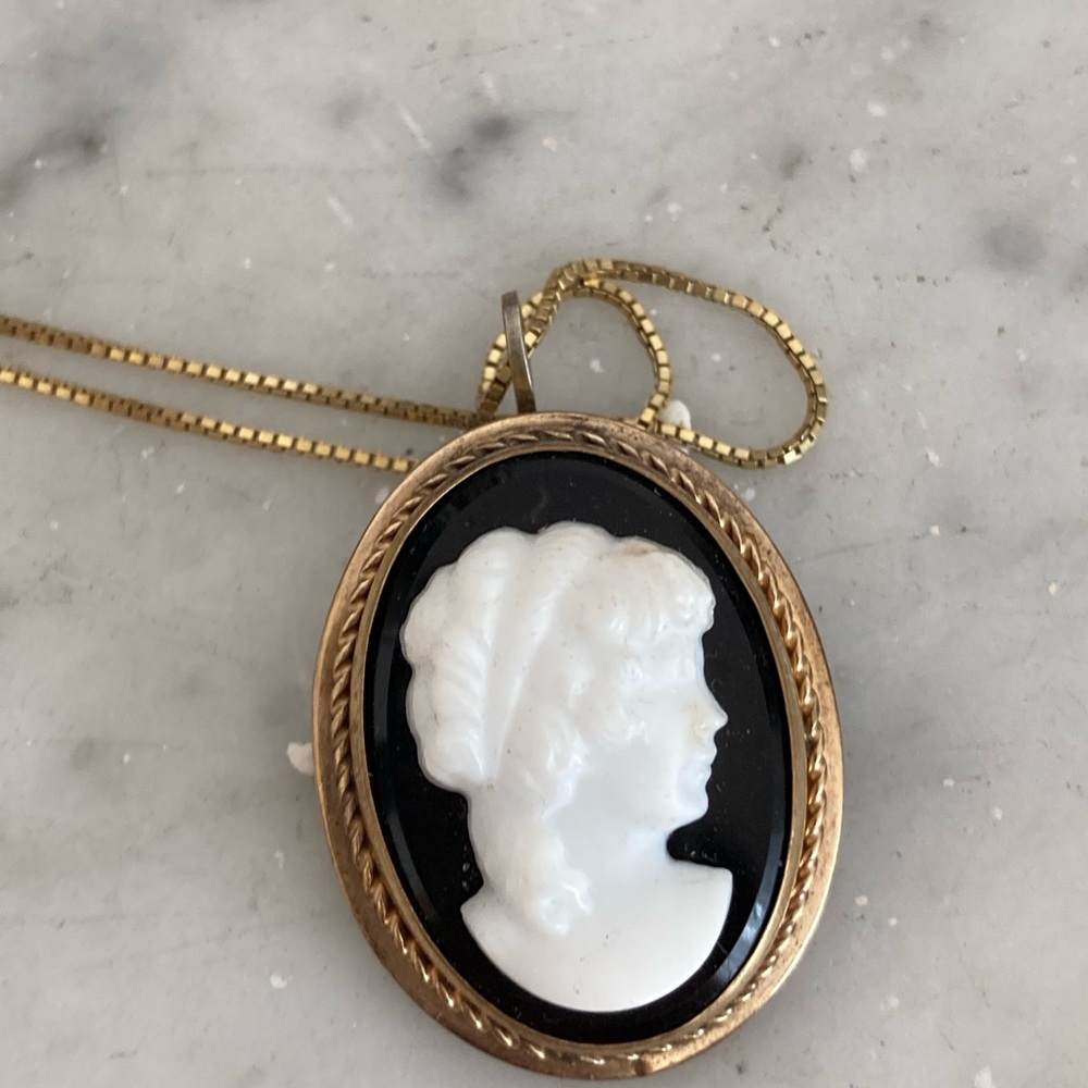 Late Victorian Gold Filled Cameo Pendant/Brooch